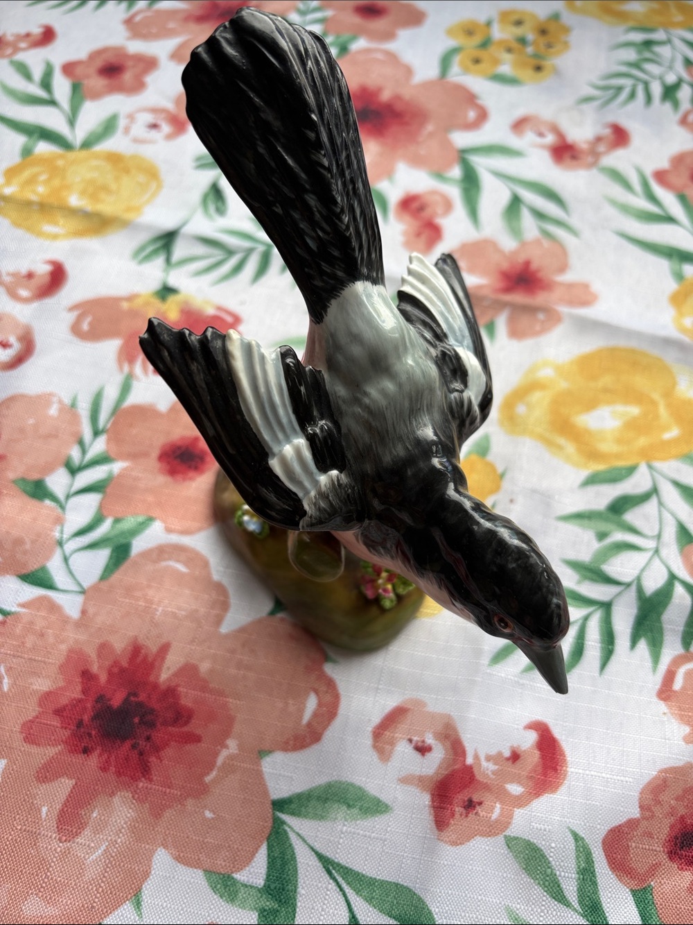 Black and White Ceramic Bird Figurine - Decorative Pet-Themed Accent